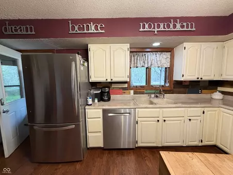 Kitchen - 686 E Wood Ave, Clinton, IN 47842 photo 4 of 6