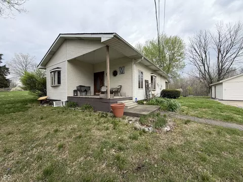 Exterior - 686 E Wood Ave, Clinton, IN 47842 photo 3 of 17