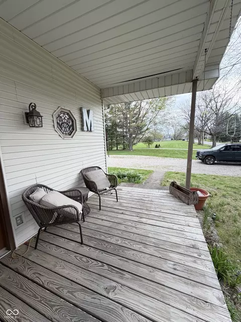Exterior - 686 E Wood Ave, Clinton, IN 47842 photo 8 of 17