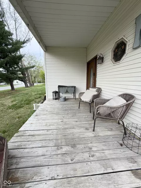Exterior - 686 E Wood Ave, Clinton, IN 47842 photo 9 of 17