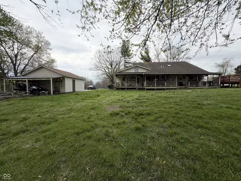 Exterior - 686 E Wood Ave, Clinton, IN 47842 photo 12 of 17