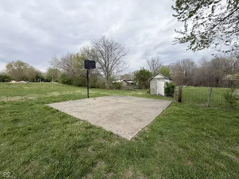 Exterior - 686 E Wood Ave, Clinton, IN 47842 photo 13 of 17