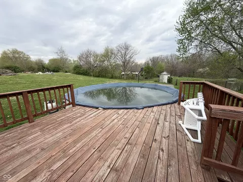 Exterior - 686 E Wood Ave, Clinton, IN 47842 photo 16 of 17