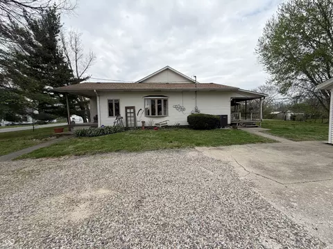 Exterior - 686 E Wood Ave, Clinton, IN 47842 photo 10 of 17