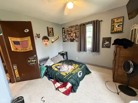 Bedroom - 686 E Wood Ave, Clinton, IN 47842 photo 6 of 15