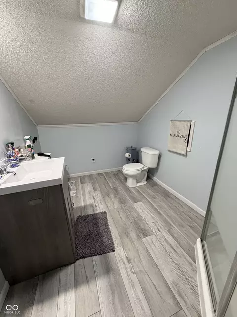 Bath - 686 E Wood Ave, Clinton, IN 47842 photo 8 of 12