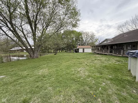 Exterior - 686 E Wood Ave, Clinton, IN 47842 photo 14 of 17