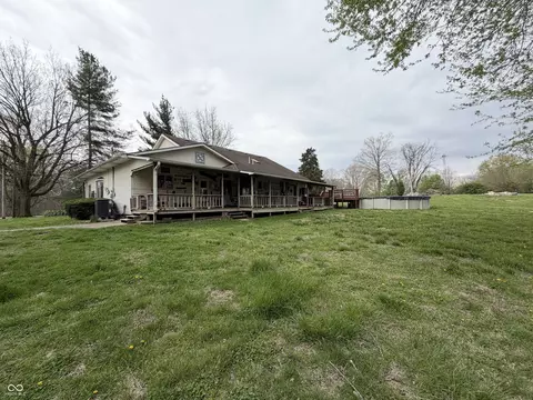 Exterior - 686 E Wood Ave, Clinton, IN 47842 photo 11 of 17