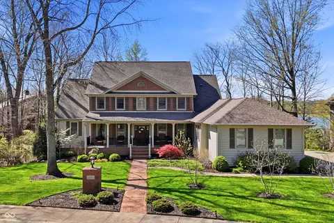 950 Baywood Ct, Columbus, IN 47201