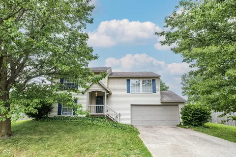 8566 Buckingham Dr, Columbus, IN 47201