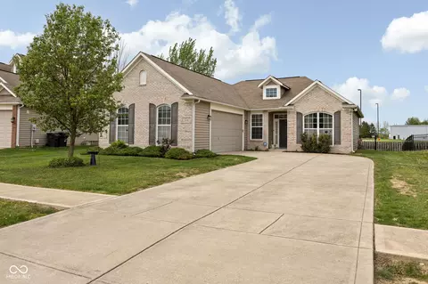 524 Genisis Dr, Whiteland, IN 46184