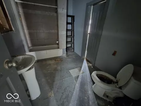 Bath - 3523 E 10th St, Indianapolis, IN 46201 photo 2 of 2