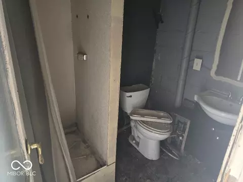 Bath - 3523 E 10th St, Indianapolis, IN 46201 photo 1 of 2