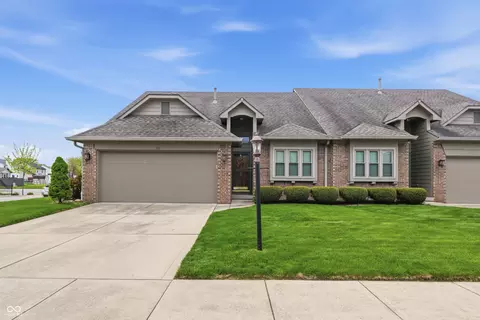 735 Cottage Ln, Greenwood, IN 46143