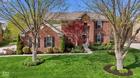 3868 Castle Rock Dr, Zionsville, IN 46077