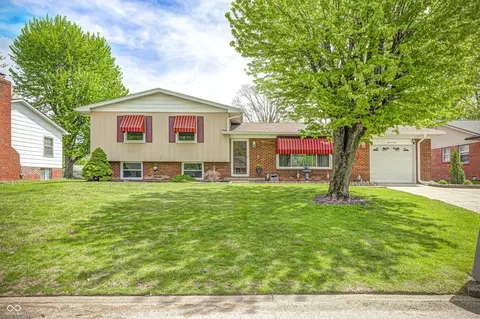 902 Old Orchard Rd, Anderson, IN 46011