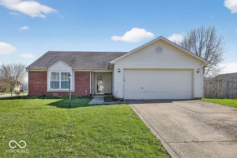 6415 Angel Falls Dr, Noblesville, IN 46062