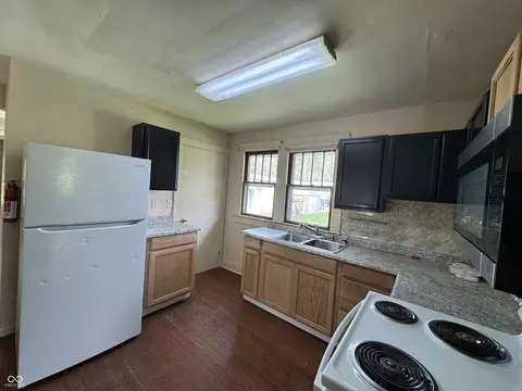 Kitchen - 115 N Johnson Ave, Bloomington, IN 47404 photo 2 of 3