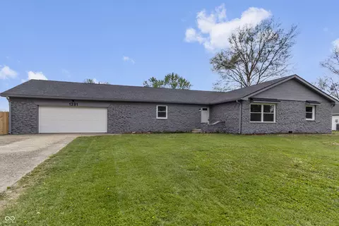 1281 Fox Trail Dr E, New Palestine, IN 46163