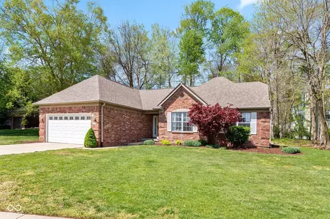 360 Grove Ct, Greenwood, IN 46142