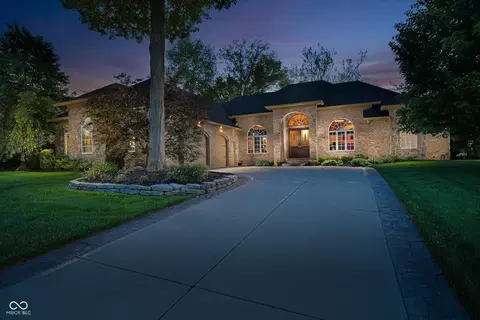 14555 Geist Ridge Dr, Fishers, IN 46040