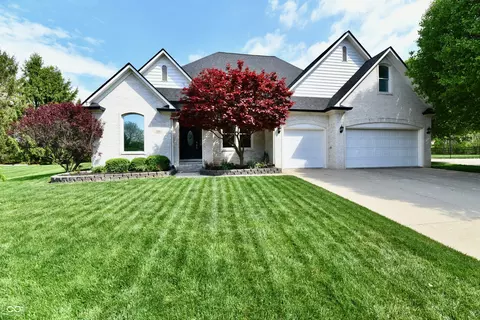 1708 Woodcroft Ct, Greenwood, IN 46143