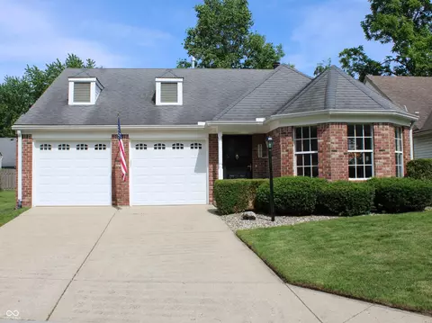 9652 Pine Ridge East Dr, Fishers, IN 46038