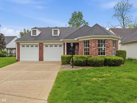 9652 Pine Ridge East Dr, Fishers, IN 46038