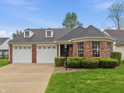 9652 Pine Ridge East Dr, Fishers, IN 46038