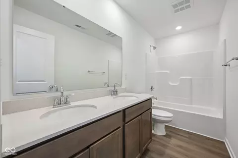 Bath - 6665 Cobblestone Dr, Pendleton, IN 46064 photo 2 of 2