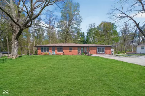 3955 S Smokey Row Rd, Greenwood, IN 46143