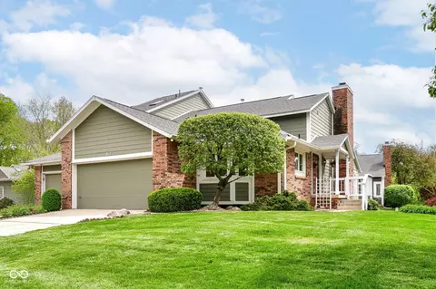 8121 Foxchase Dr, Indianapolis, IN 46256