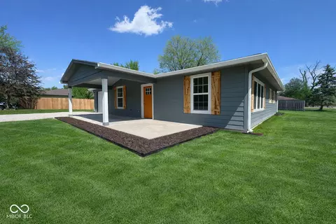 489 Beverly Dr, Zionsville, IN 46077