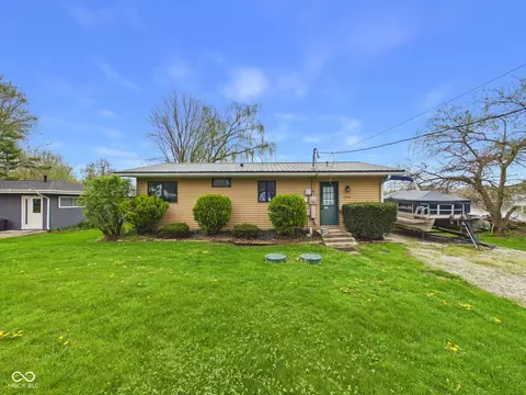 8746 S Valentine Rd, Claypool, IN 46510