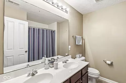 Bath - 5184 Nicodemus Dr, Plainfield, IN 46168 photo 2 of 3