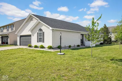 2330 Lakecrest Dr, Columbus, IN 47201