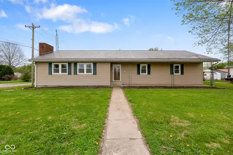 613 E Green St, Waveland, IN 47989