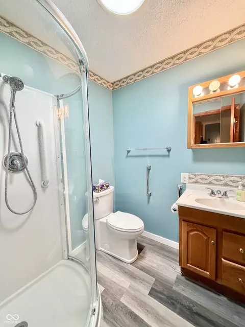 Bath - 110 Elm Dr, Covington, IN 47932 photo 3 of 3