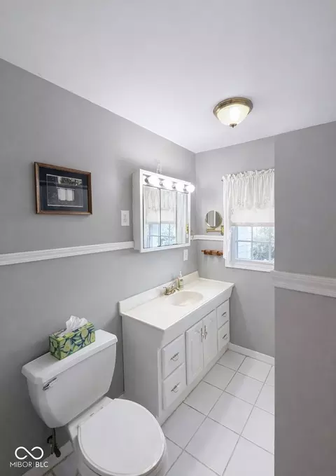Bath - 110 Elm Dr, Covington, IN 47932 photo 2 of 3