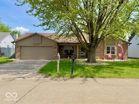 8221 Rob Ln, Indianapolis, IN 46237