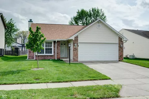 6153 White Birch Dr, Fishers, IN 46038