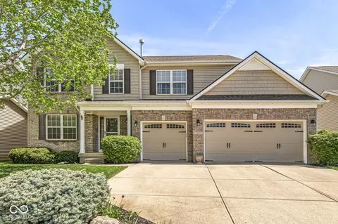 7825 Andaman Dr, Zionsville, IN 46077