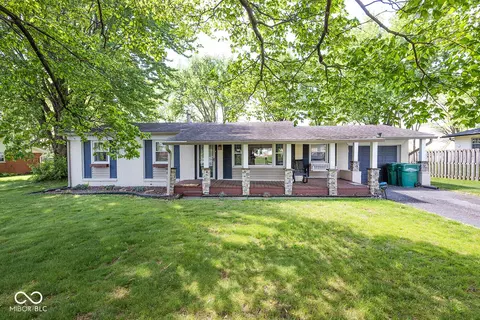 5469 W Village Dr, New Palestine, IN 46163