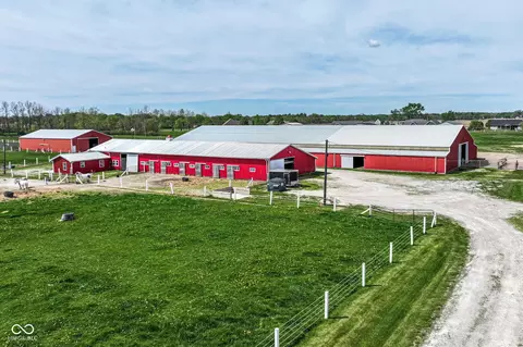 8801 N 8911 N Walnut St, Muncie, IN 47303