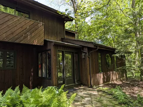 7953 Spring Mill Rd, Indianapolis, IN 46260