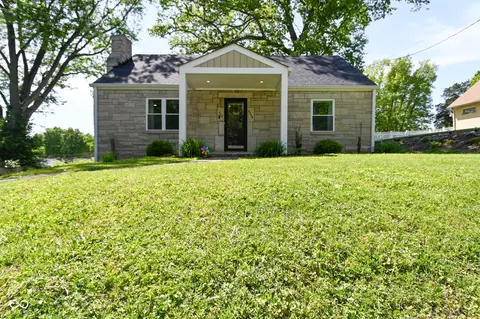 426 Avon Ave, Plainfield, IN 46168