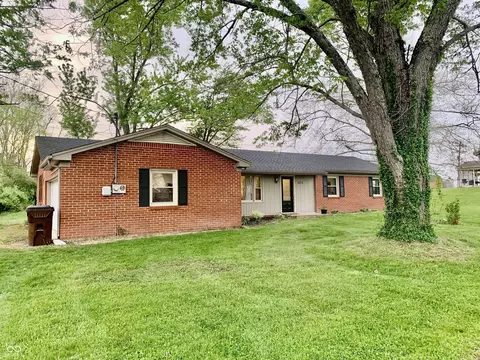 5574 S Holiday Dr, Columbus, IN 47203