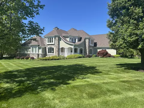 8 Shannon Rd, Zionsville, IN 46077