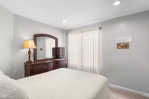 Bedroom - 4121 Shields Dr, Columbus, IN 47201 photo 8 of 10