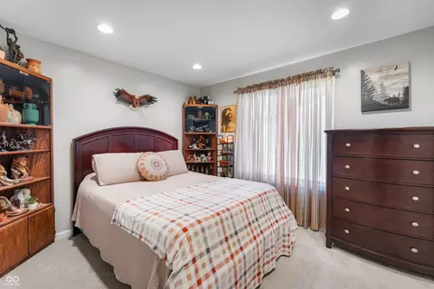 Bedroom - 4121 Shields Dr, Columbus, IN 47201 photo 4 of 10
